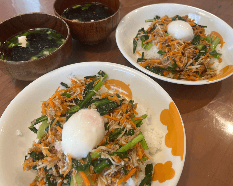 ジューシーそぼろと野菜のビビンバ & 豆腐の韓国風スープ