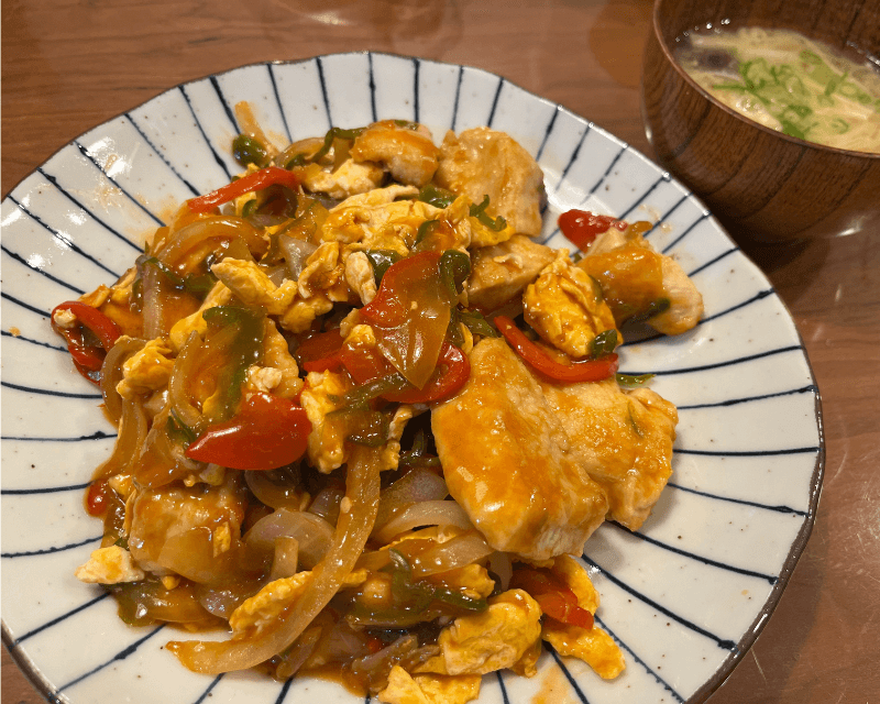 鶏肉のカラフル炒め&きのこの味噌汁