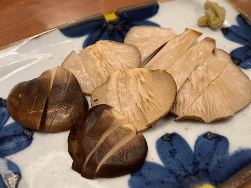 お刺身にした黒あわび茸