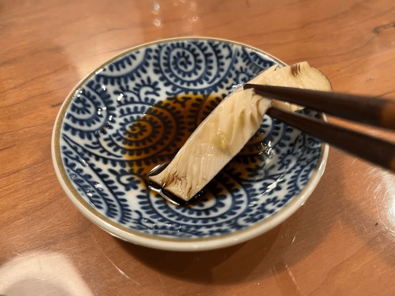 醤油につけた黒あわび茸