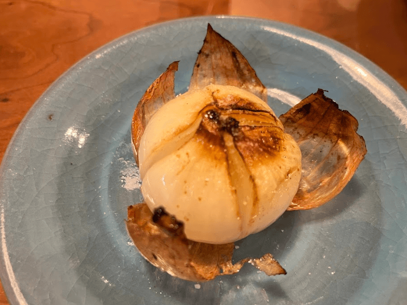 塩をかけた玉ねぎ